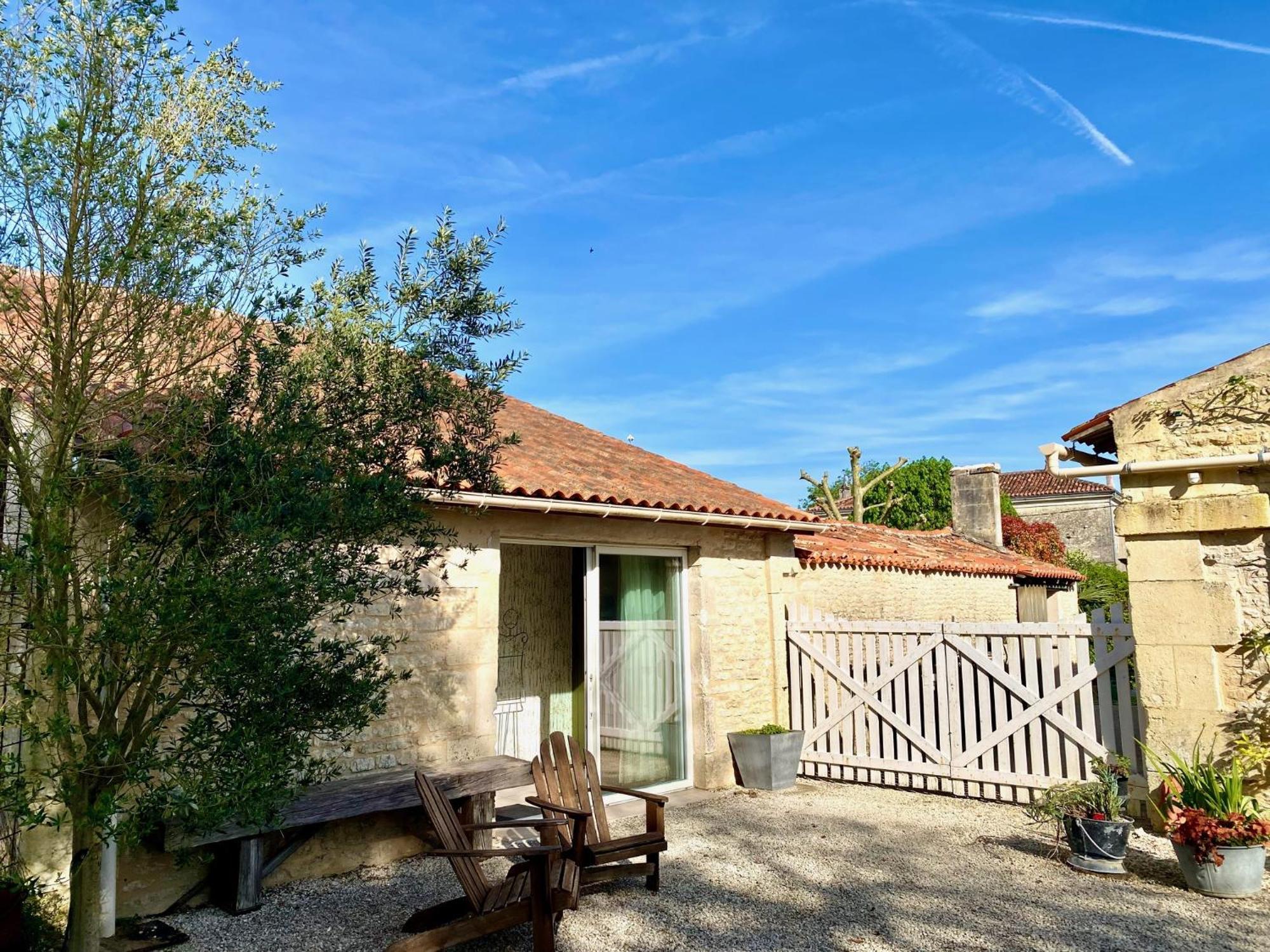 Aux Agapanthes, Chambres D'Hotes Charentaises De Charme Avec Piscine Aumagne Εξωτερικό φωτογραφία